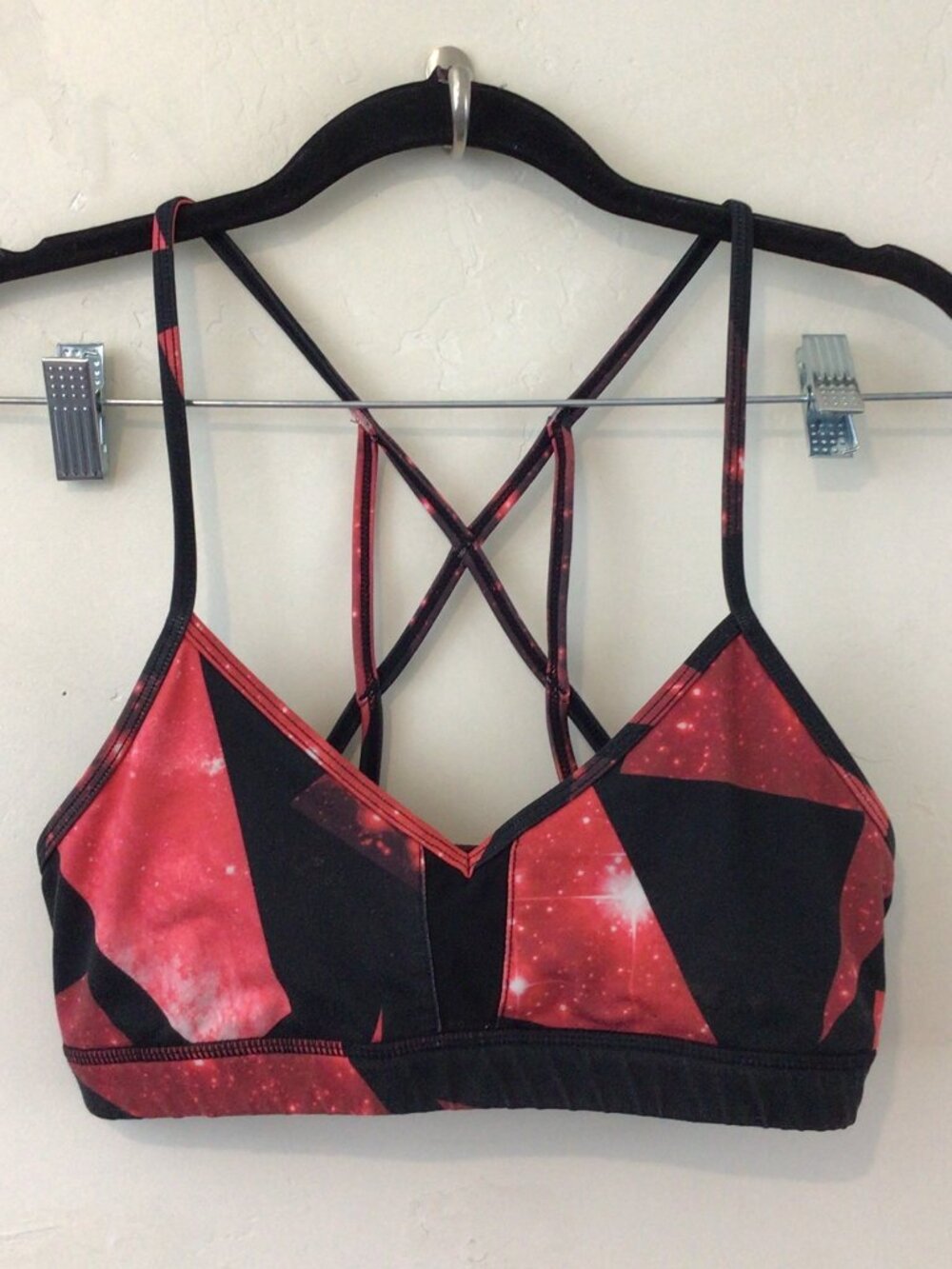 alo Red and Black Criss Cross Back Sports Bra Size S
